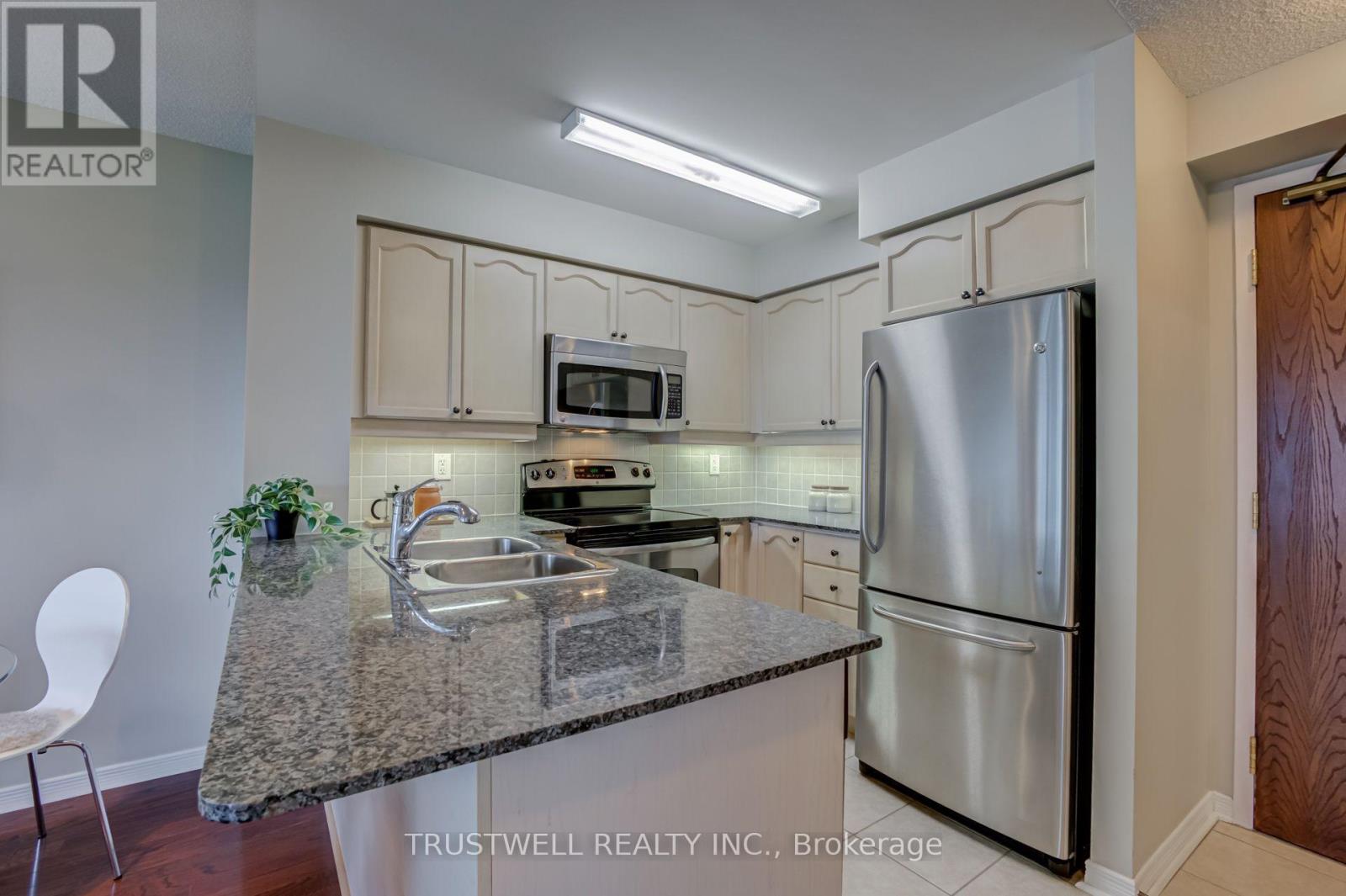 #808 185 ONEIDA CRESCENT - 26