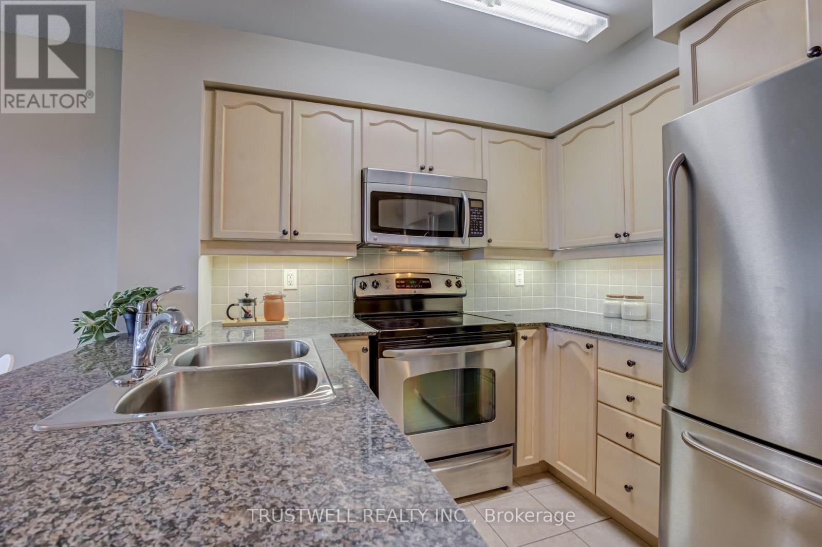 #808 185 ONEIDA CRESCENT - 28