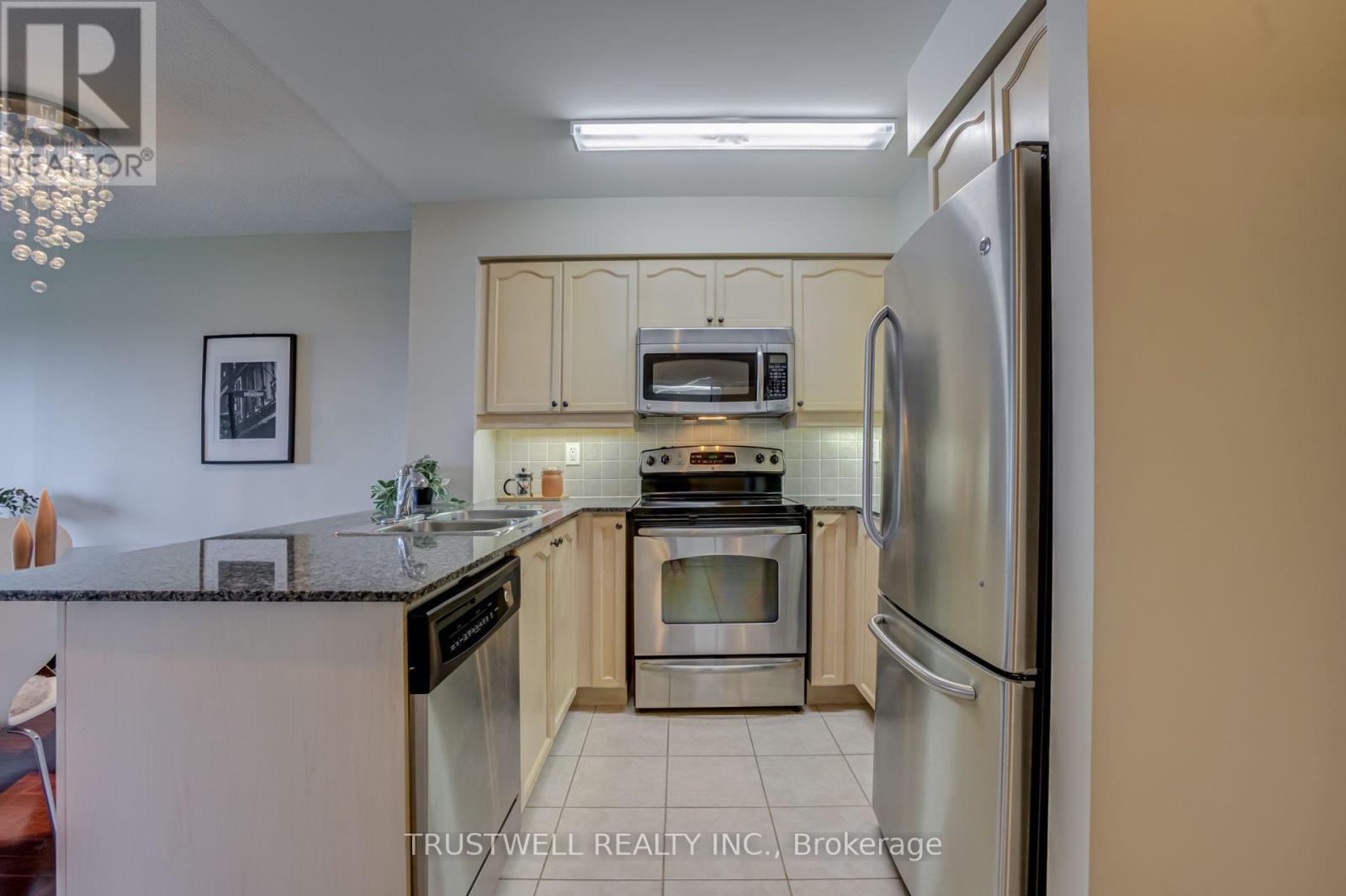 #808 185 ONEIDA CRESCENT - 30