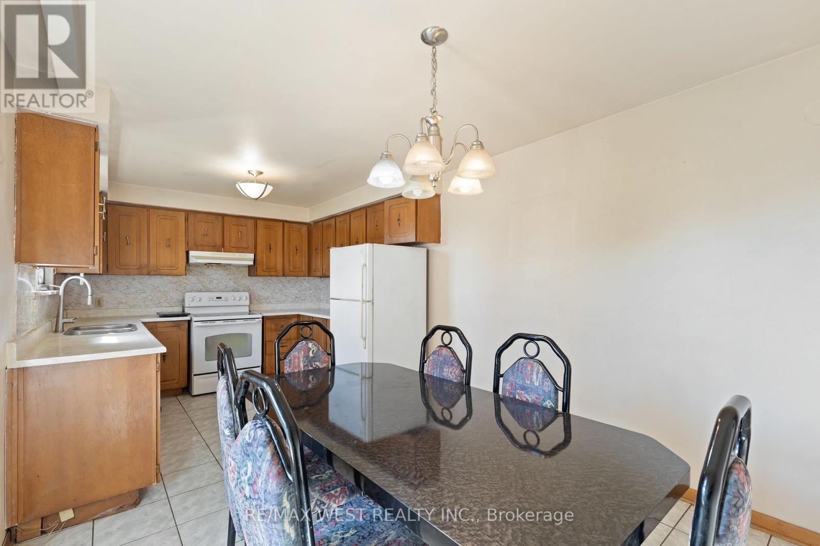 25 APTED AVENUE - 9