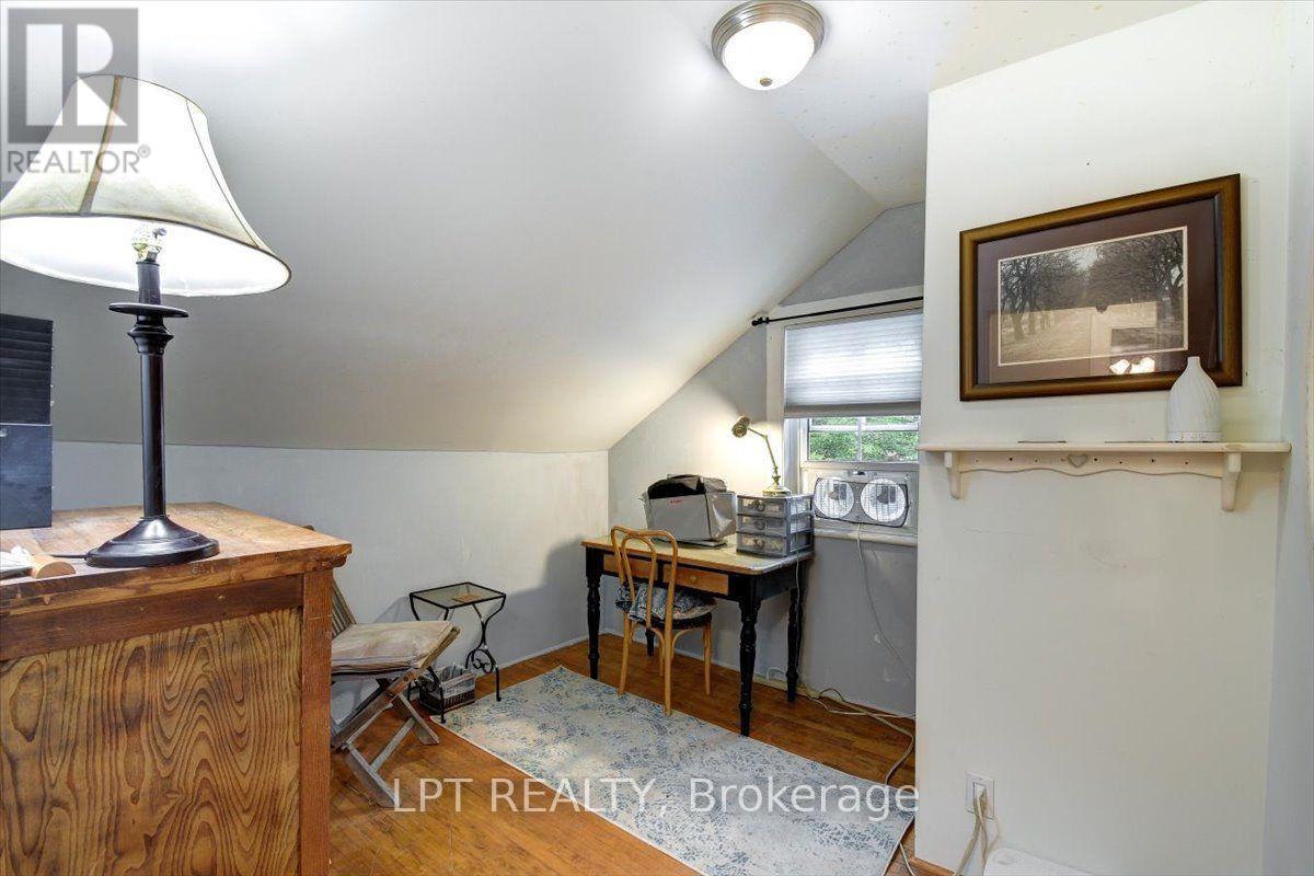 60 BLOOMSGROVE AVENUE - 23