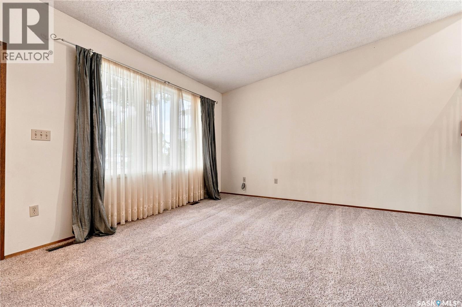 302 Nemeiben ROAD, Saskatoon Saskatchewan — photo 6
