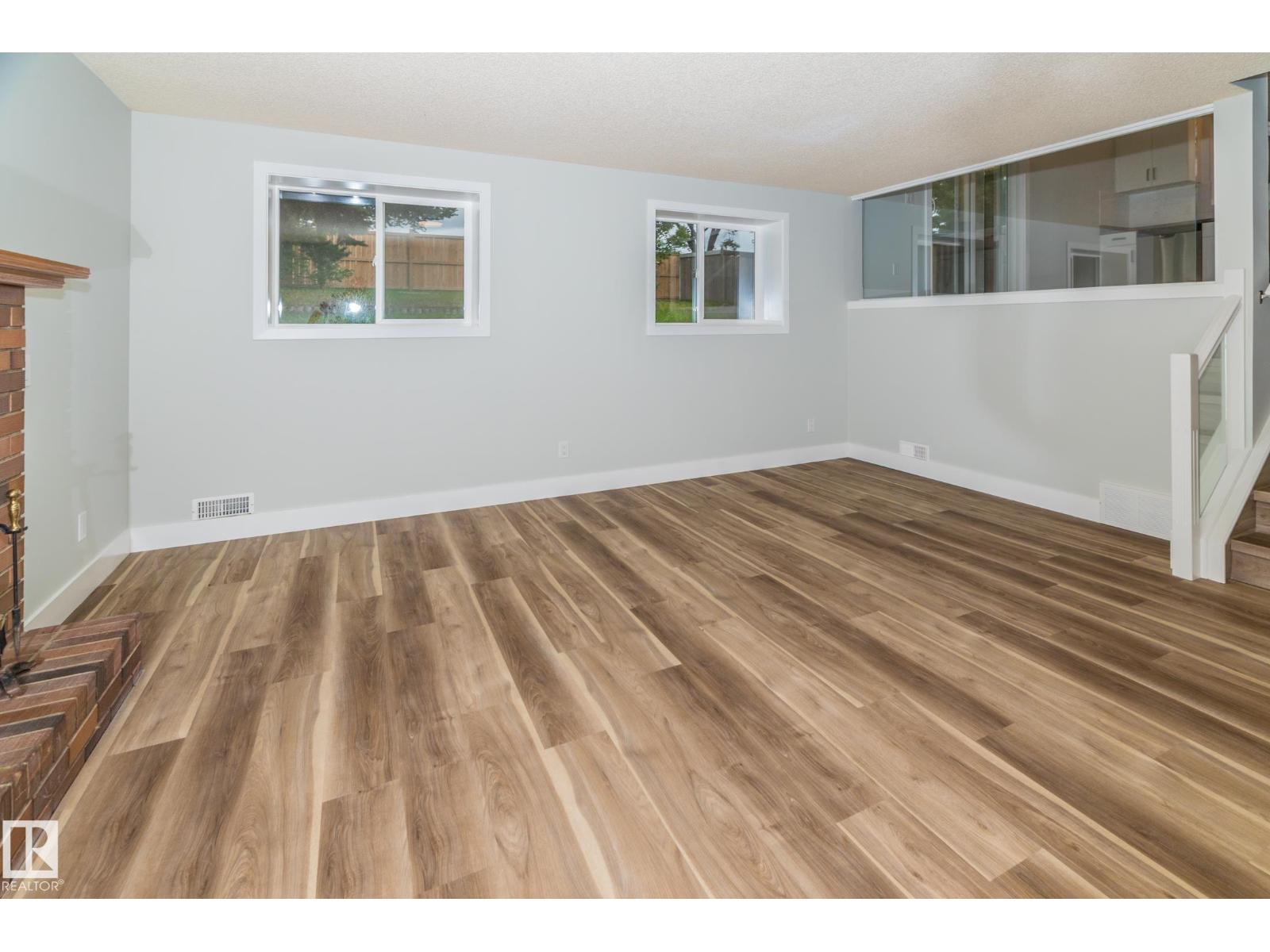 4209 25 AV NW - 17