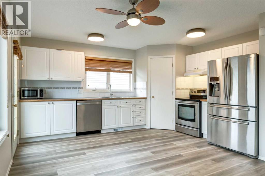 1820 Woodside Boulevard NW, Airdrie — photo 8