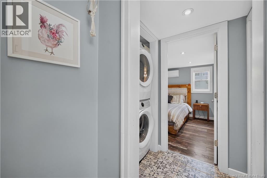 76 Renfrew - Image 18