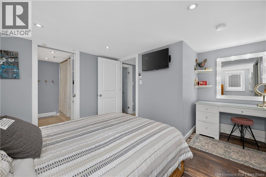 76 Renfrew - Image 20