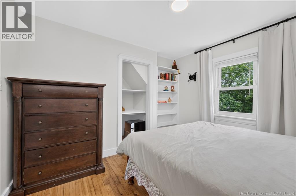76 Renfrew - Image 27