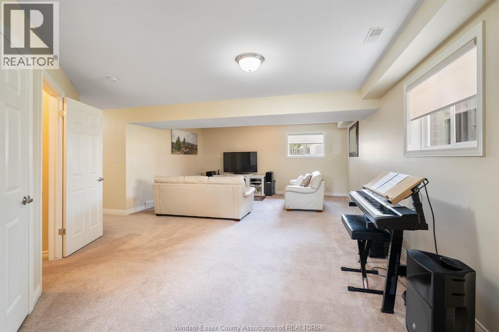 837 Cottage Grove - Image 26