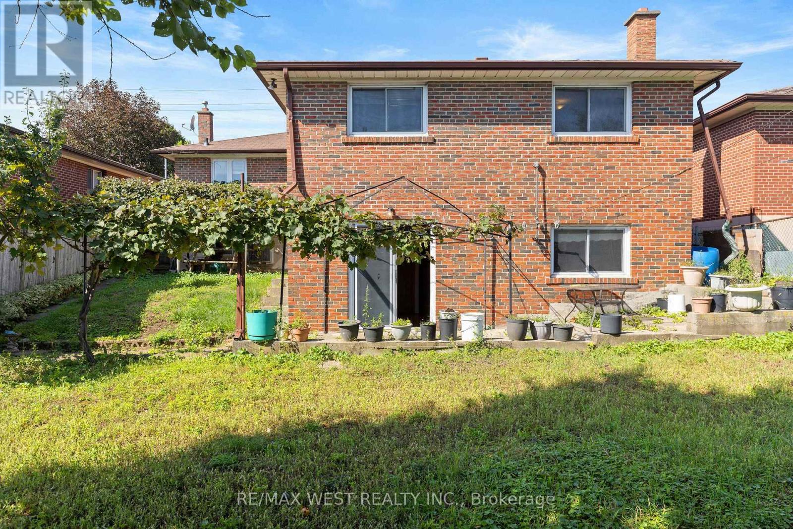 25 APTED AVENUE - 27