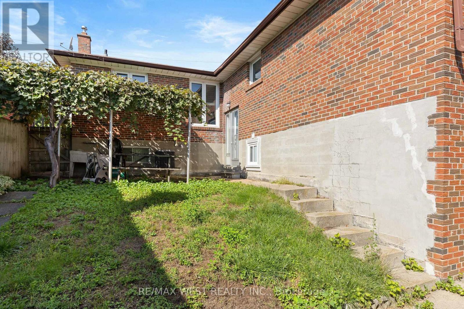 25 APTED AVENUE - 28