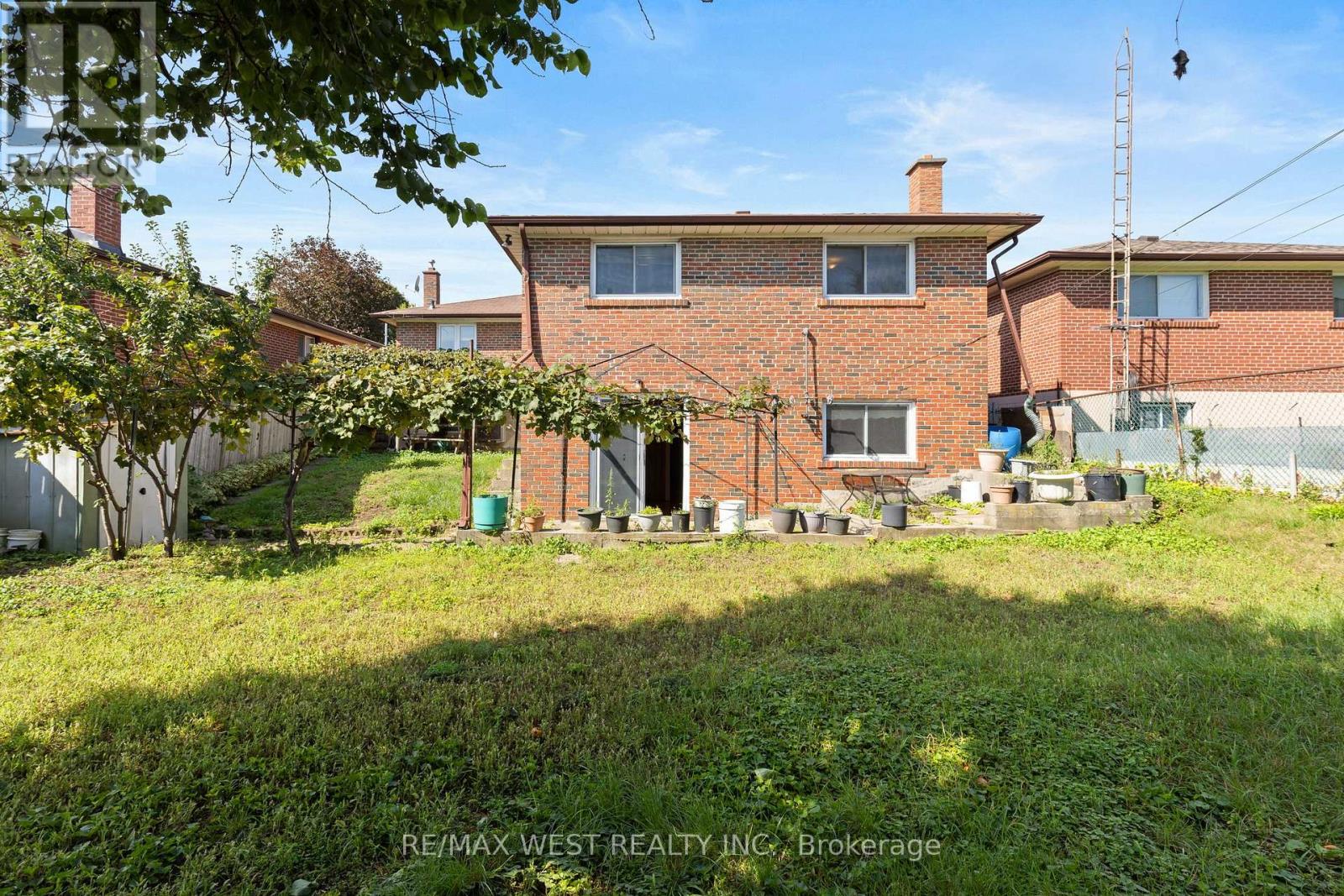 25 APTED AVENUE - 26