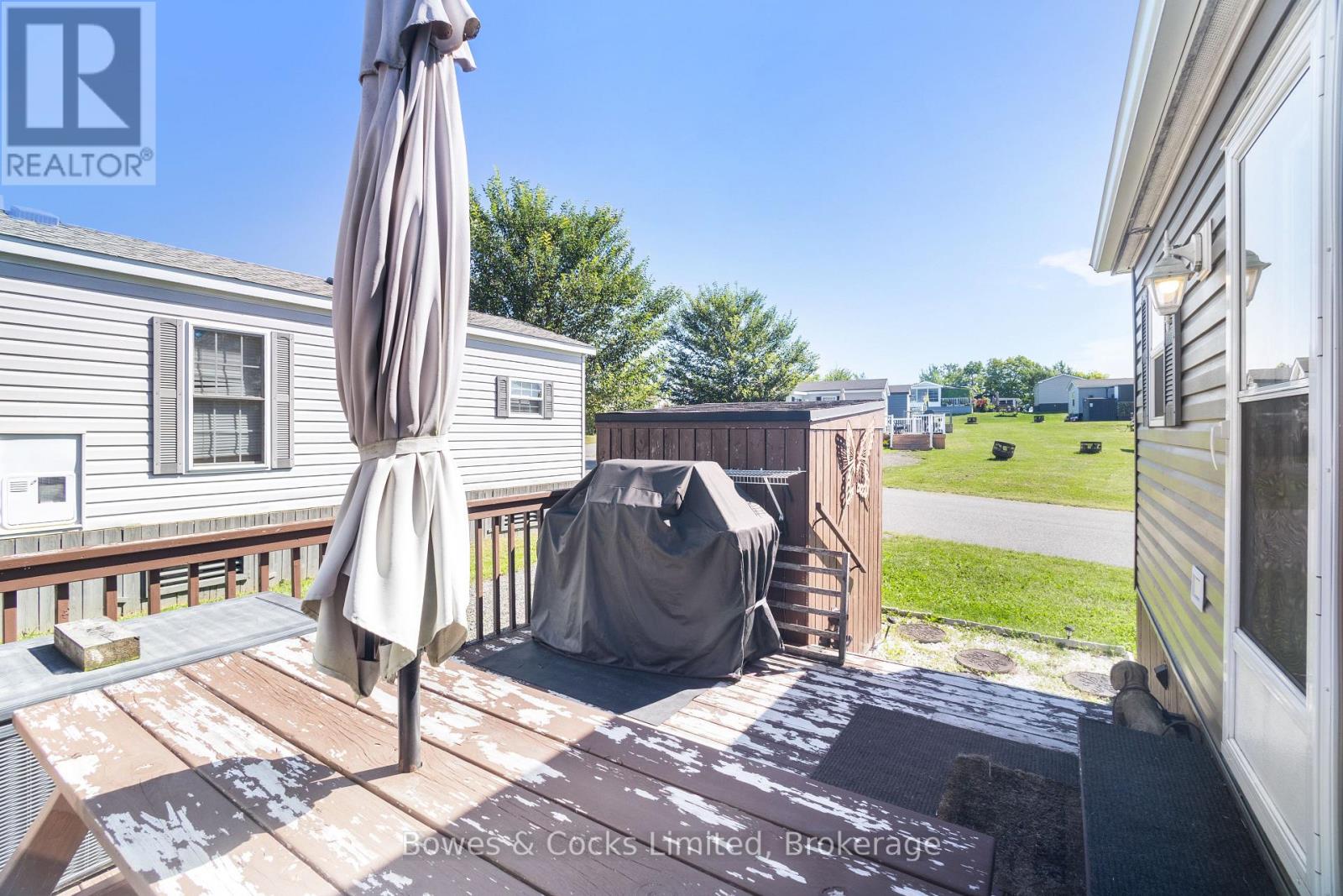 15 THE POINT DR. - 1235 VILLIERS LINE - 11