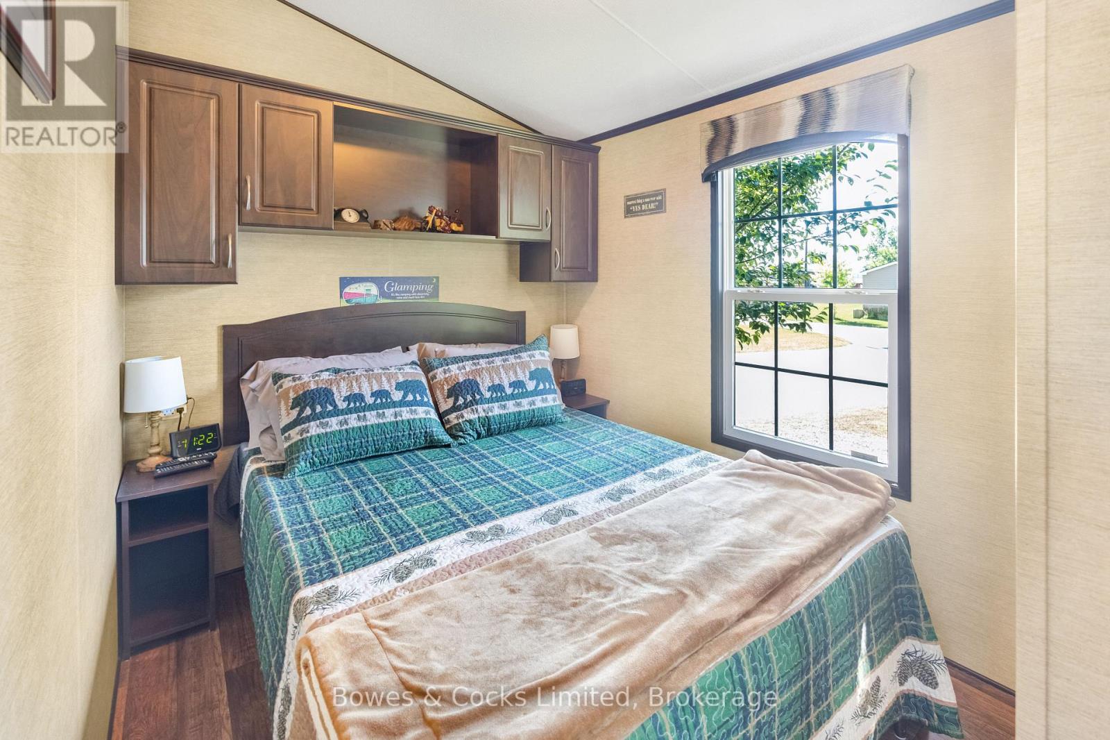 15 THE POINT DR. - 1235 VILLIERS LINE - 14