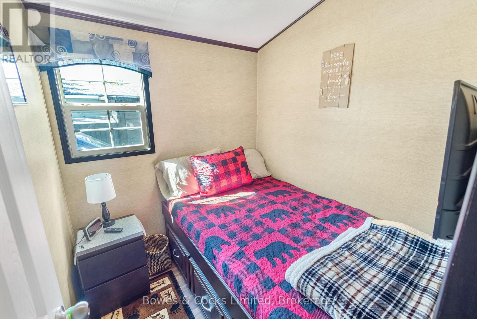 15 THE POINT DR. - 1235 VILLIERS LINE - 16