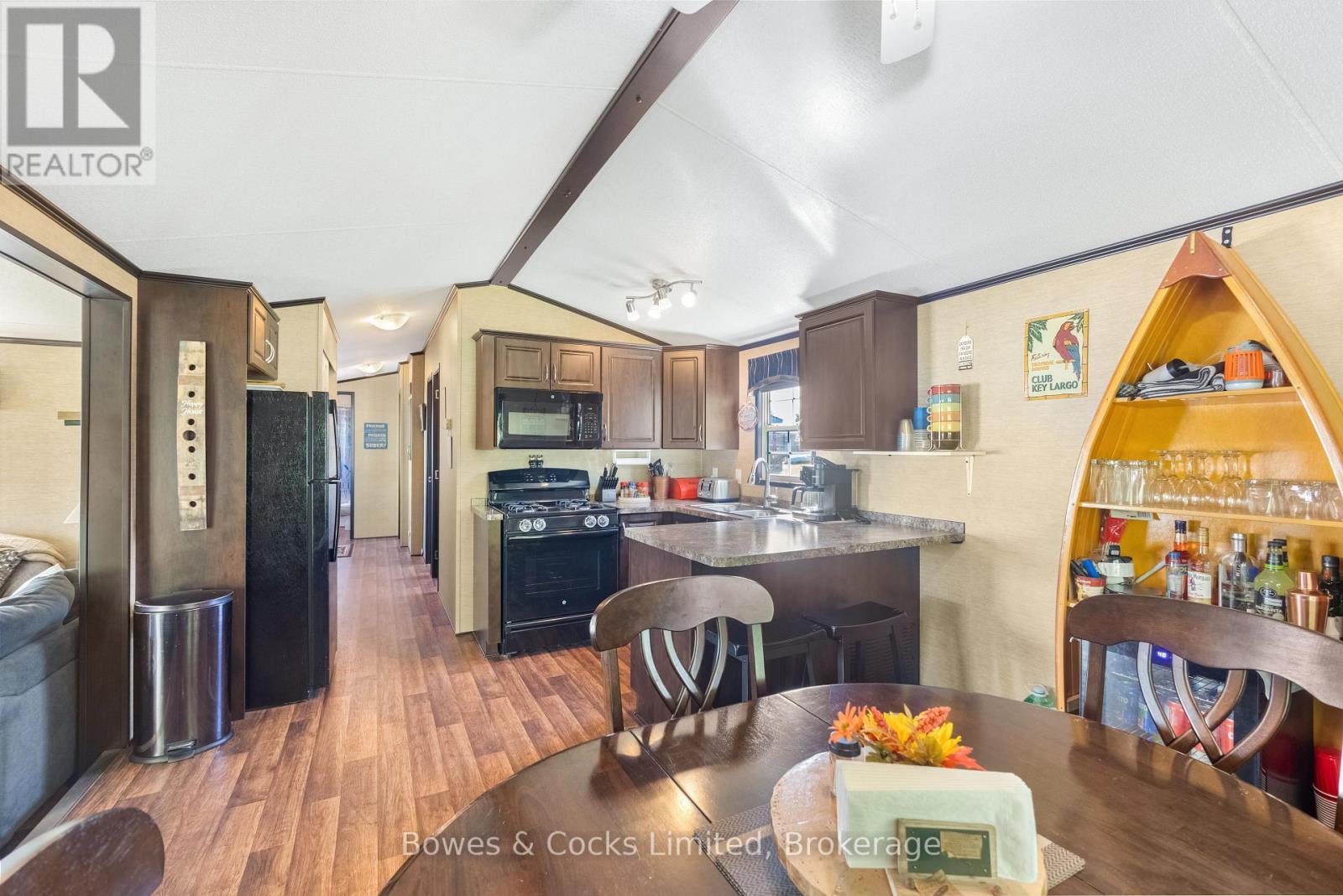 15 THE POINT DR. - 1235 VILLIERS LINE - 22