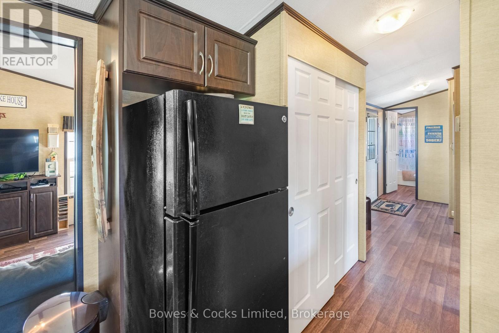 15 THE POINT DR. - 1235 VILLIERS LINE - 26