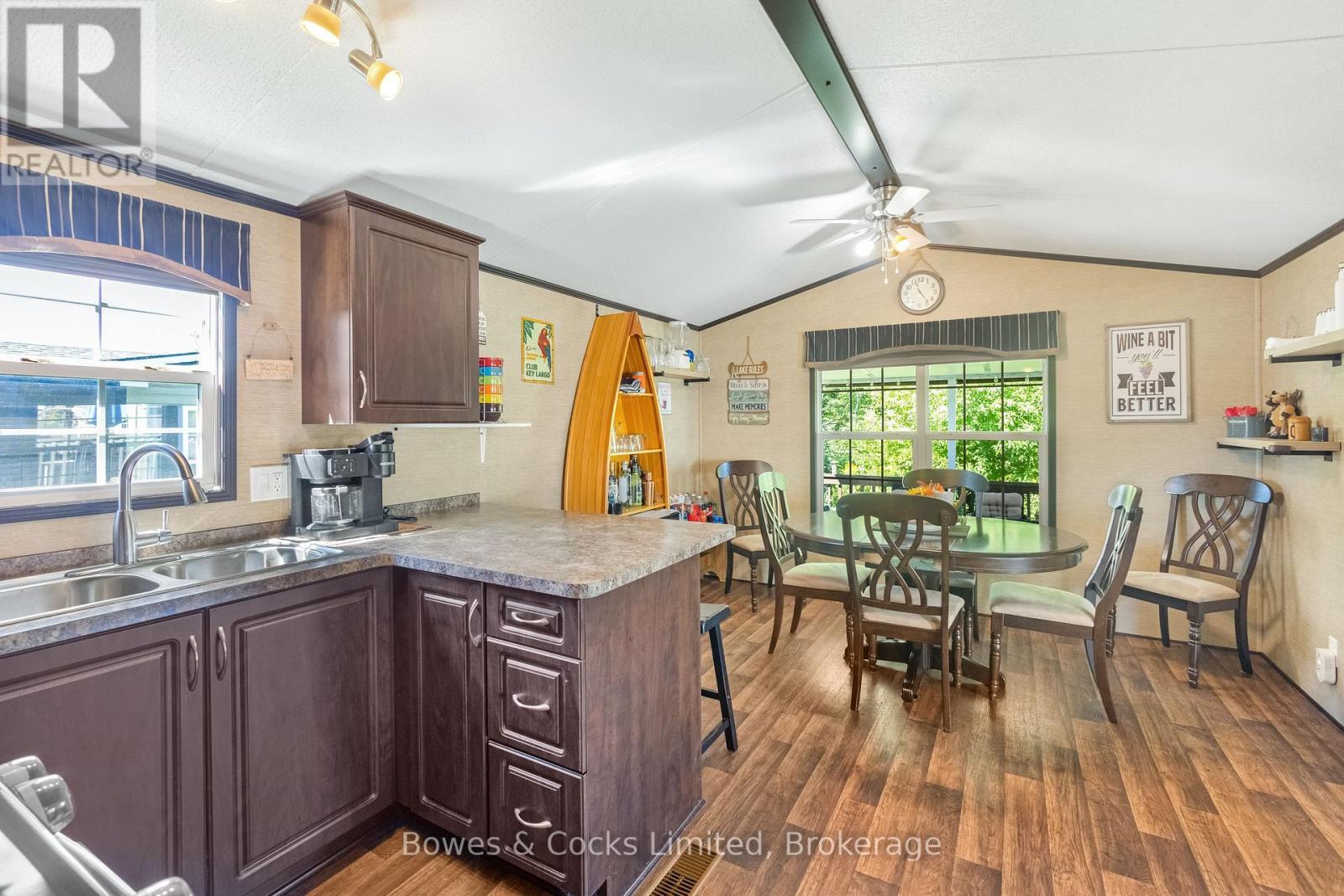 15 THE POINT DR. - 1235 VILLIERS LINE - 28