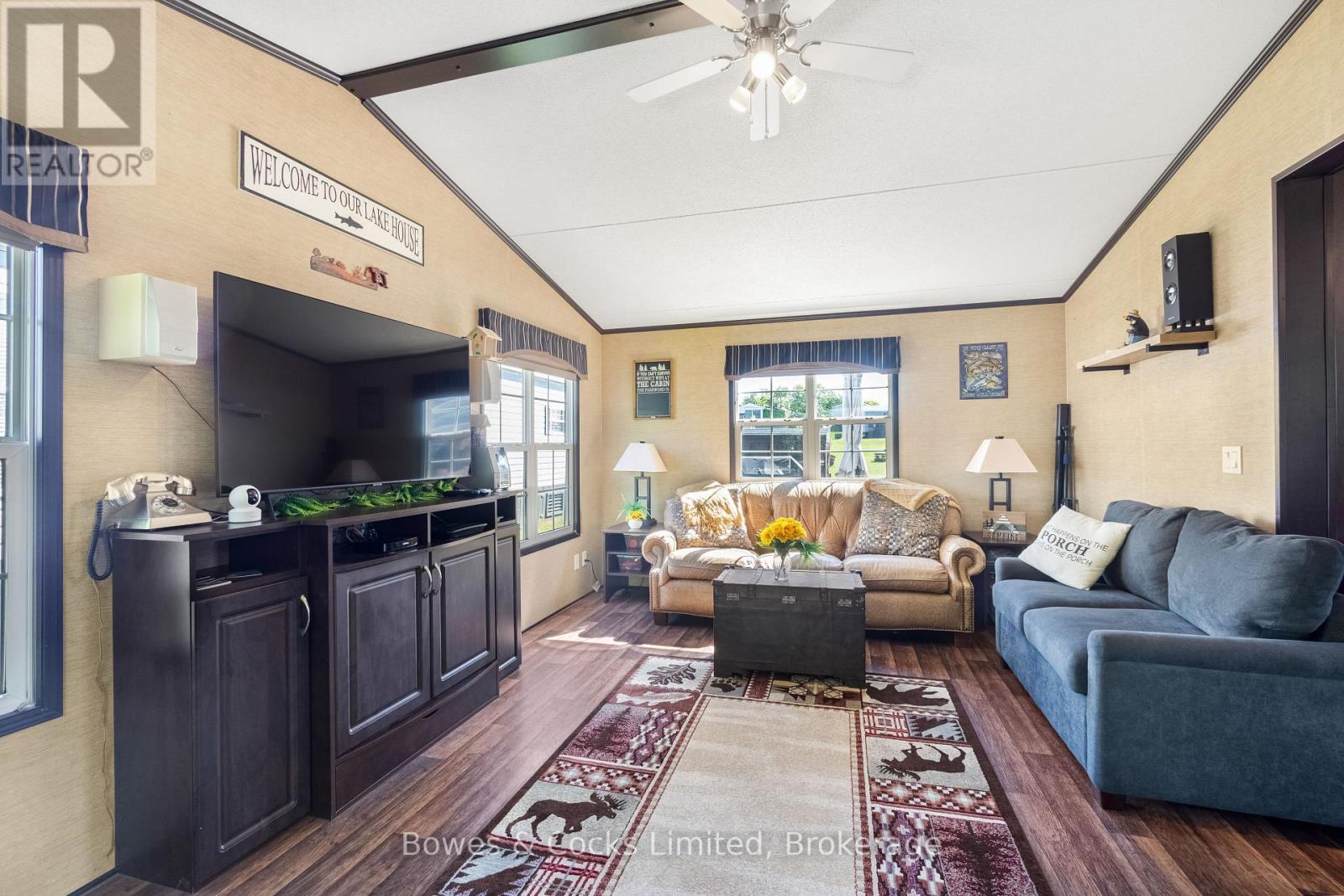 15 THE POINT DR. - 1235 VILLIERS LINE - 29