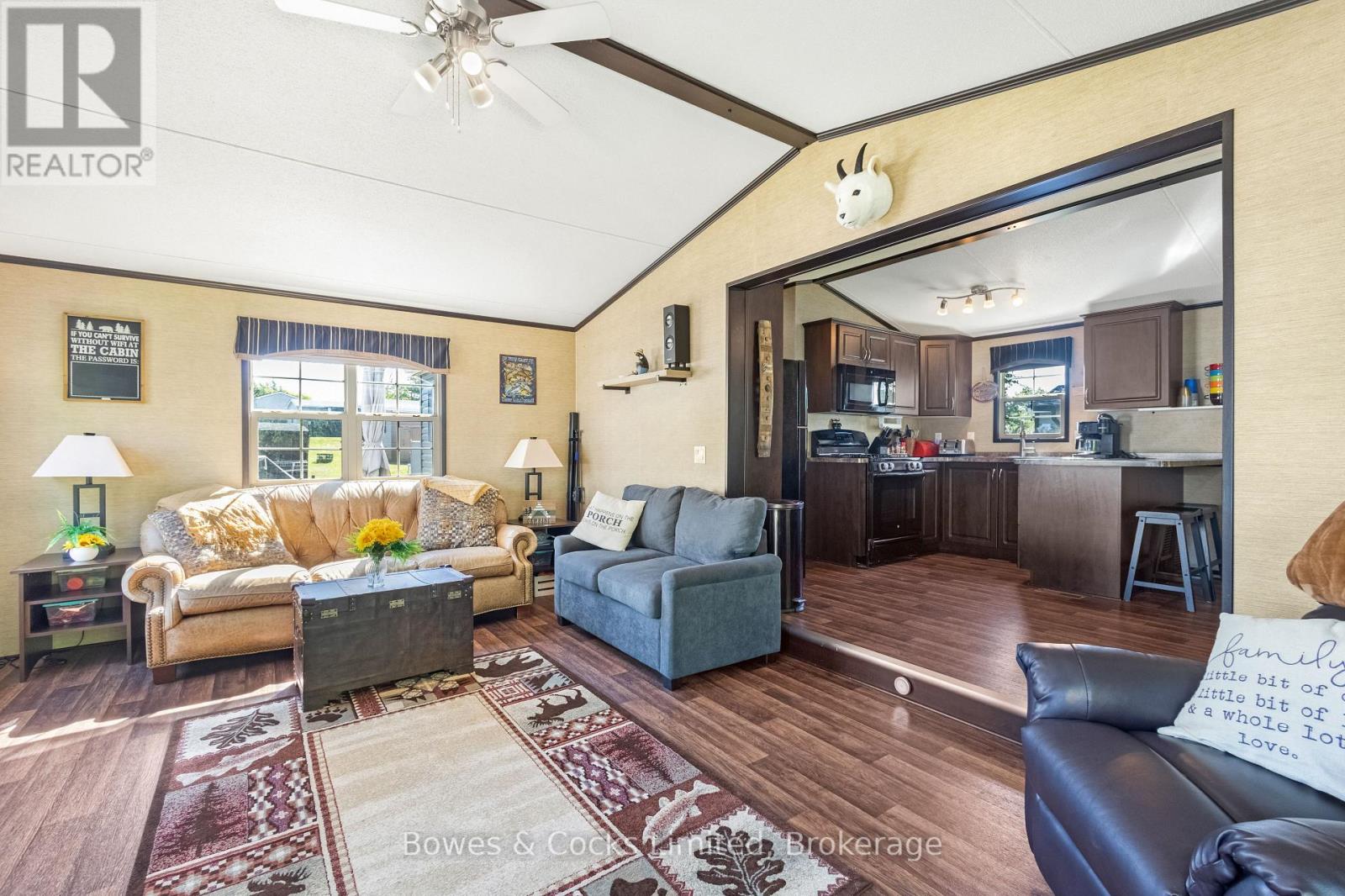 15 THE POINT DR. - 1235 VILLIERS LINE - 30