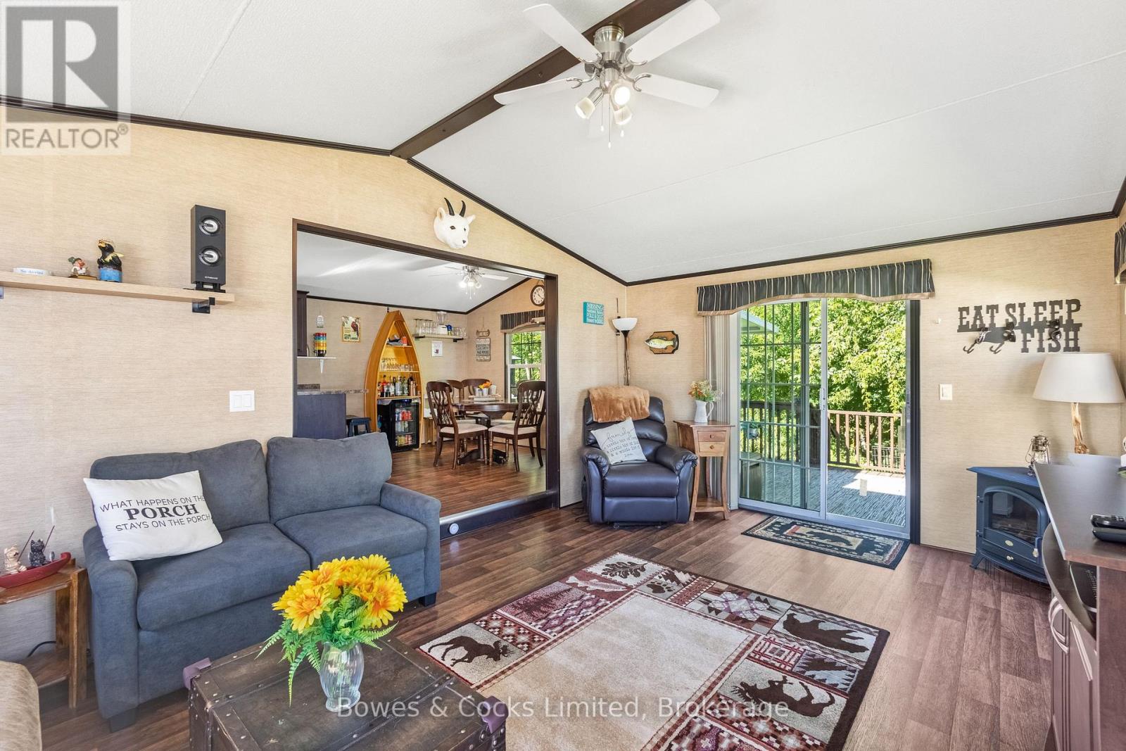 15 THE POINT DR. - 1235 VILLIERS LINE - 31