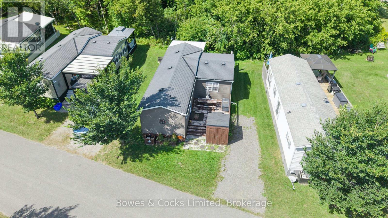 15 THE POINT DR. - 1235 VILLIERS LINE - 37