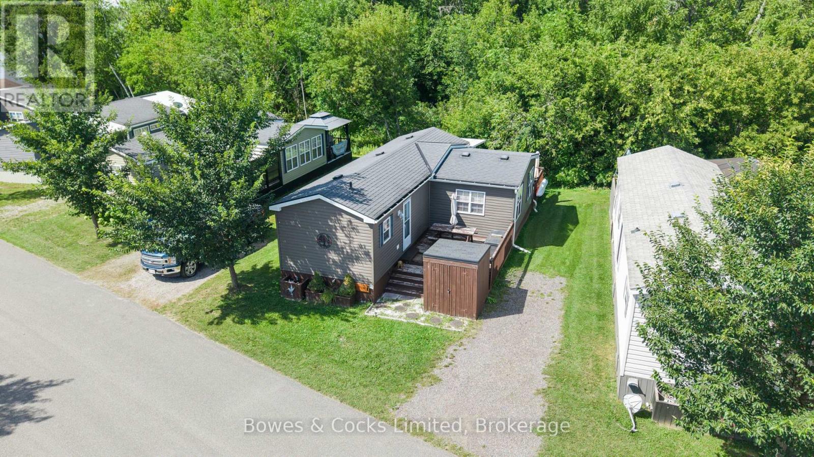 15 THE POINT DR. - 1235 VILLIERS LINE - Image 38