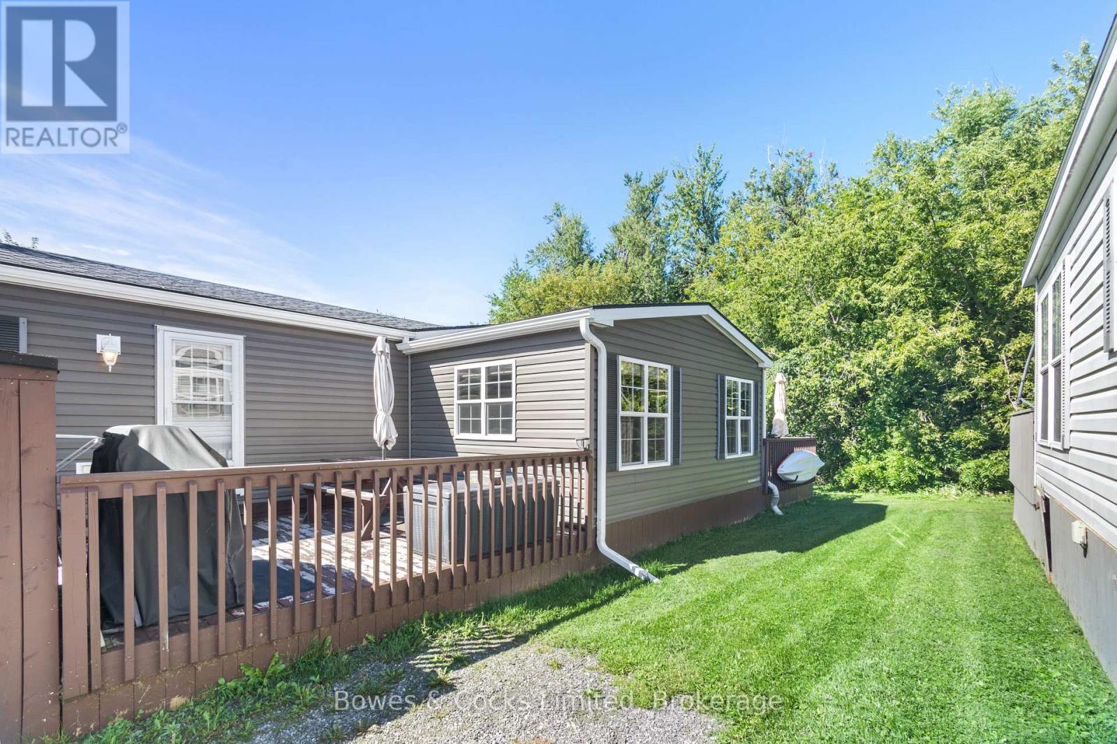 15 THE POINT DR. - 1235 VILLIERS LINE - 43