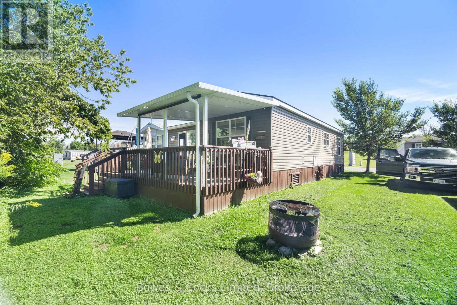15 THE POINT DR. - 1235 VILLIERS LINE - 45