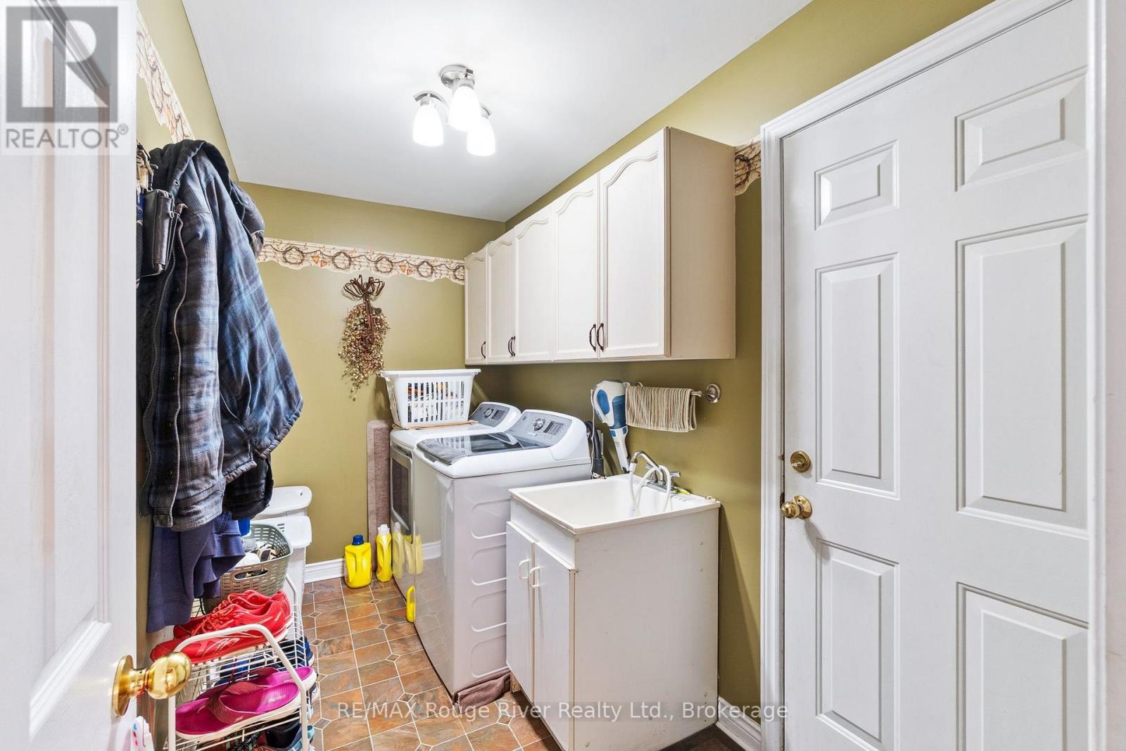 13 OLIVER'S LANE - Image 20
