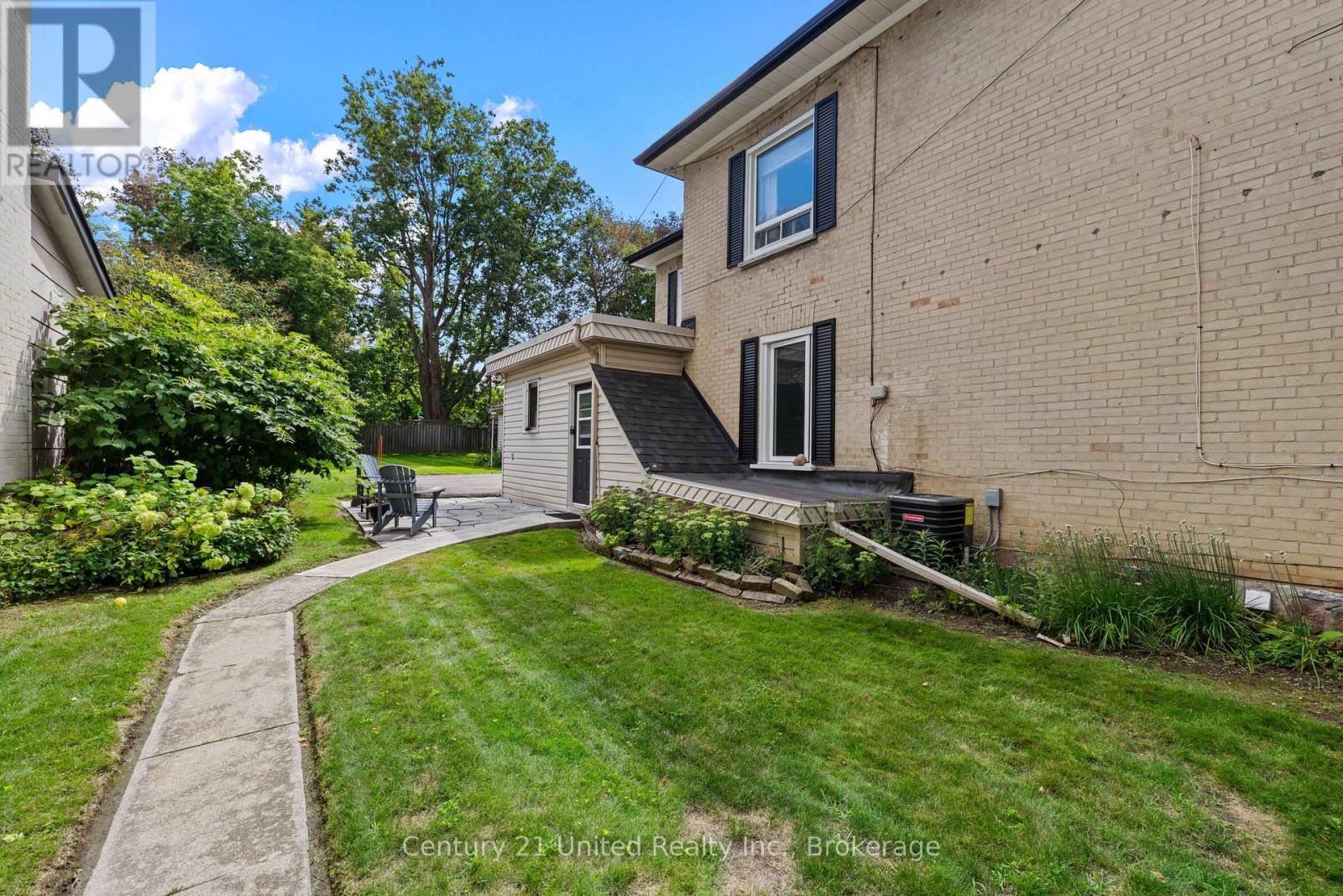 577 HOMEWOOD AVENUE, Peterborough (Town Ward 3) — photo 5