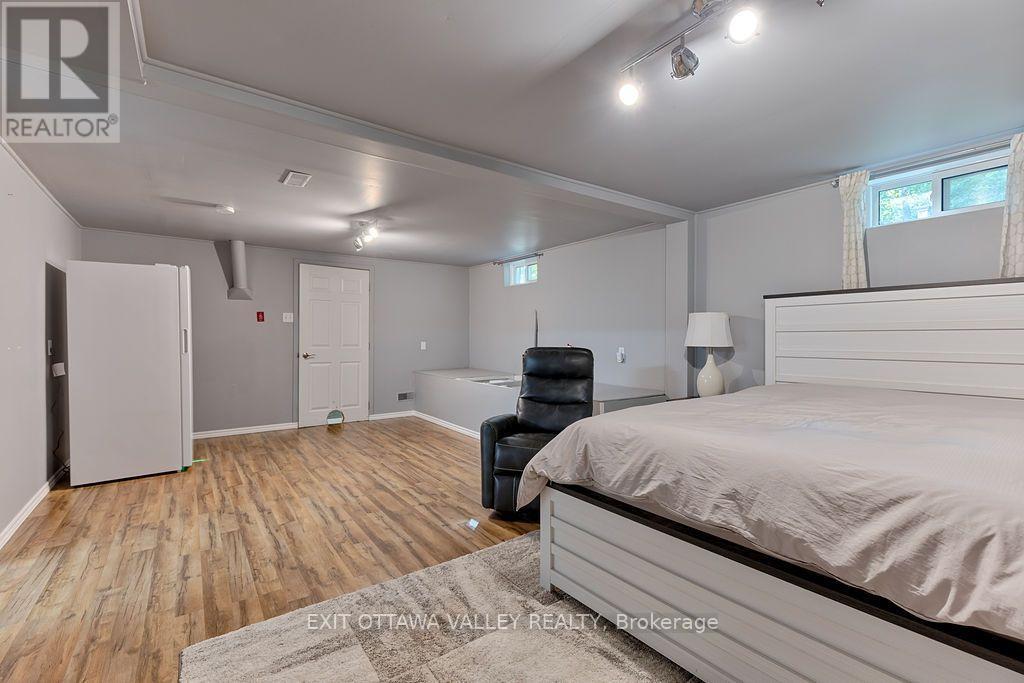 39 CREEK STREET - Image 17