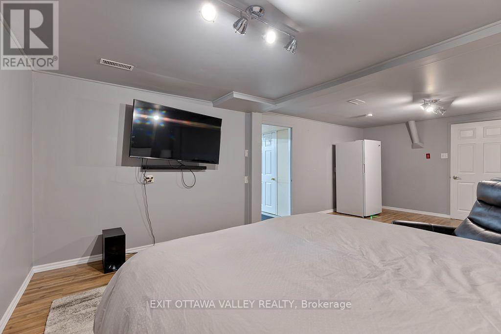 39 CREEK STREET - 18
