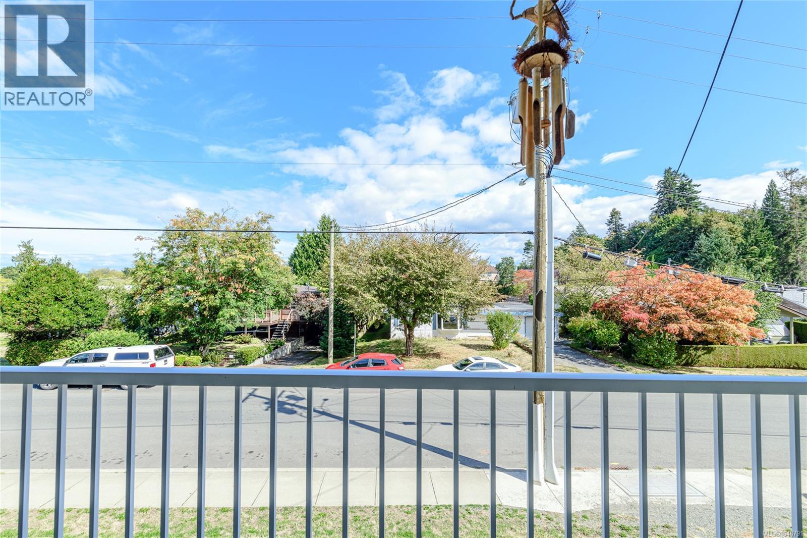 #207 3040 Pine St - 17