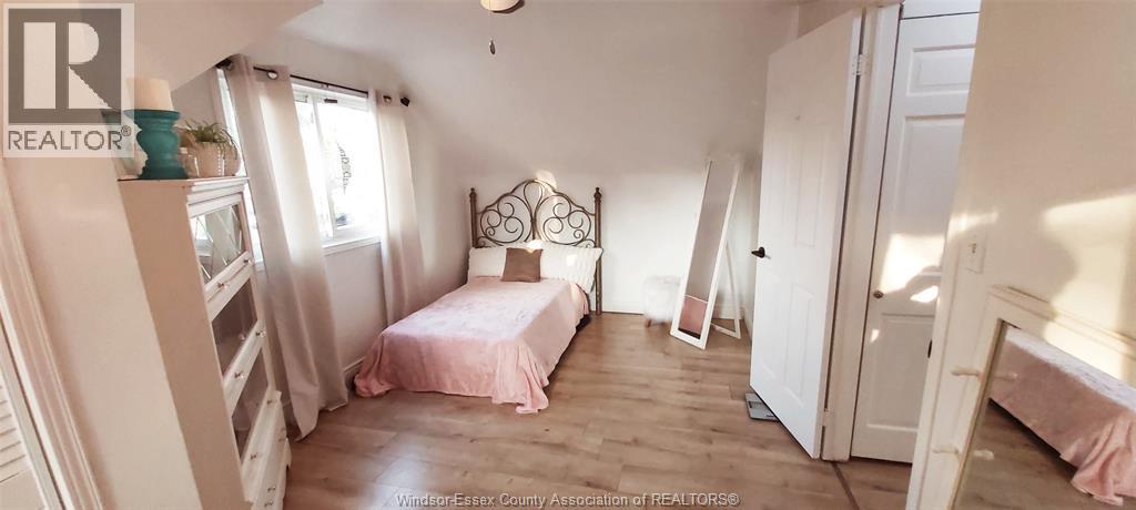 1047 ESDRAS AVENUE - 21