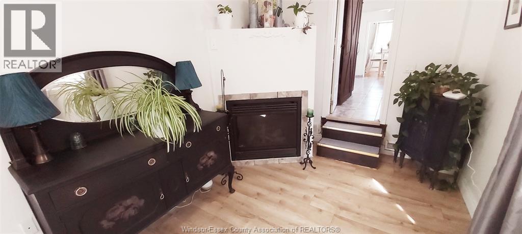1047 ESDRAS AVENUE - 36