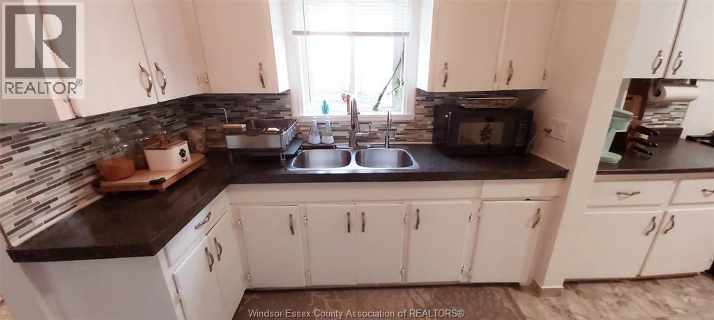 1047 ESDRAS AVENUE, Windsor — photo 9