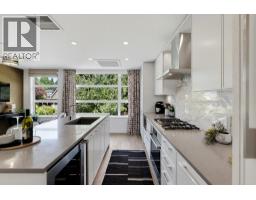 204 1055 Ridgewood Drive, North Vancouver, BC V7R0A5 Photo 11