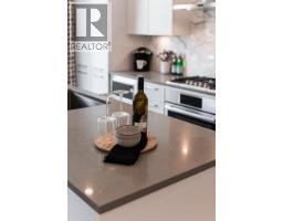 204 1055 Ridgewood Drive, North Vancouver, BC V7R0A5 Photo 12
