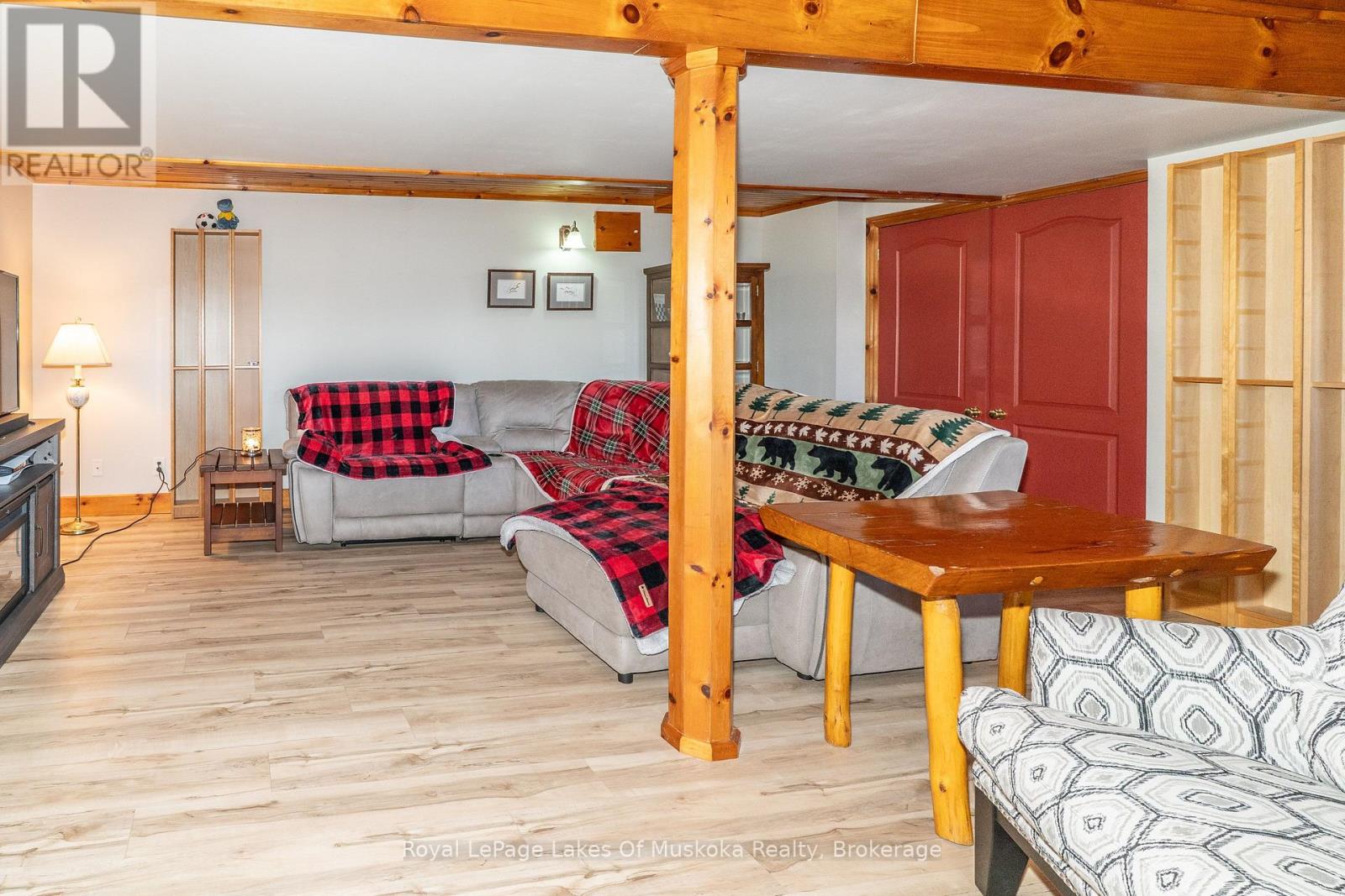382 60 HIGHWAY - Image 20