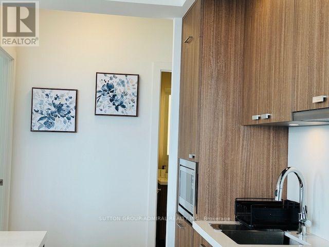 #2904 10 INN ON THE PARK DRIVE - 8