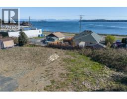 5570 Horne St, Union Bay, BC V0R3B0 Photo 10