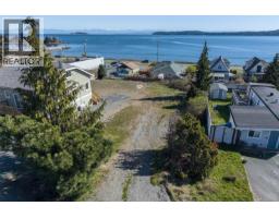 5570 Horne St, Union Bay, BC V0R3B0 Photo 9