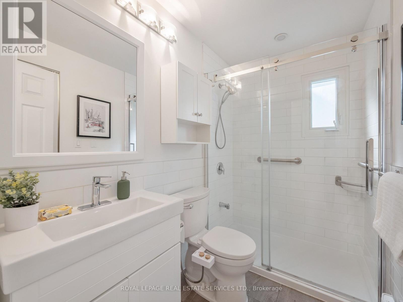 346 INDIAN ROAD CRESCENT - 18