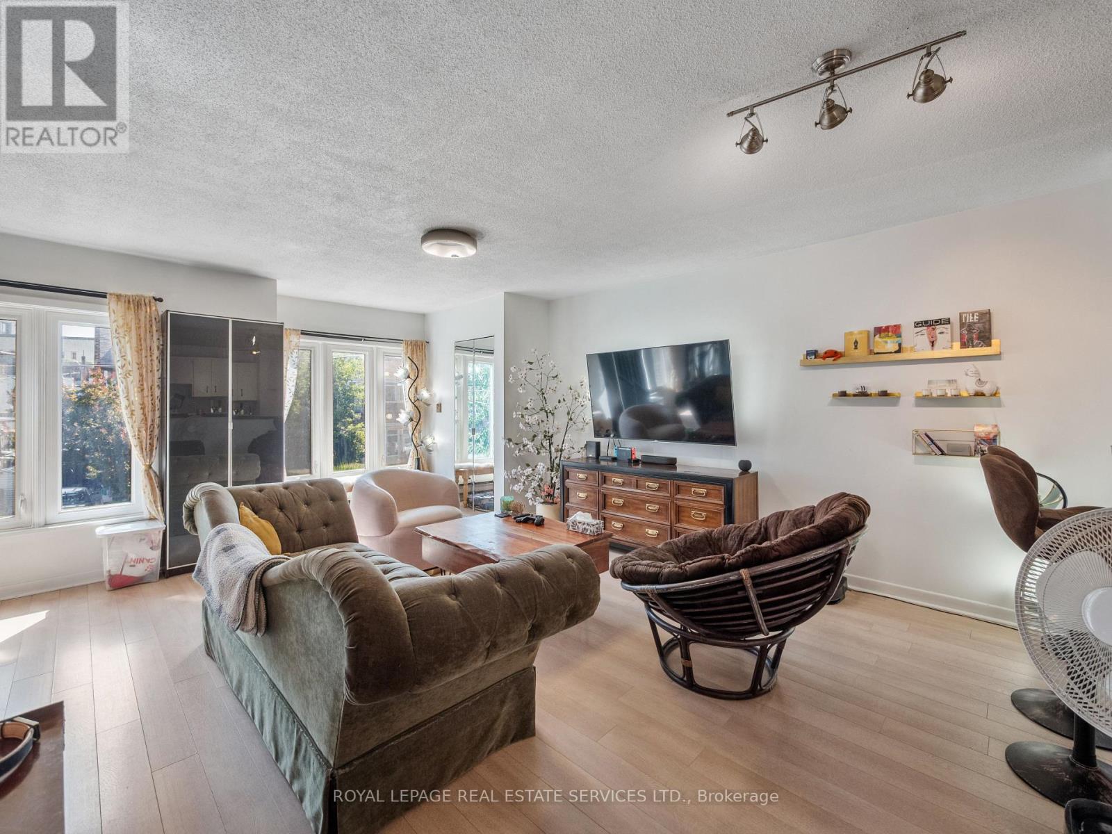 346 INDIAN ROAD CRESCENT - 24
