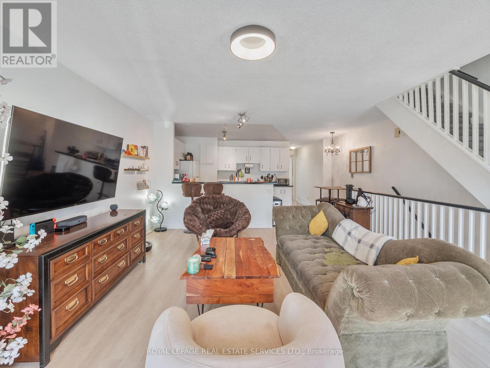 346 INDIAN ROAD CRESCENT - 29