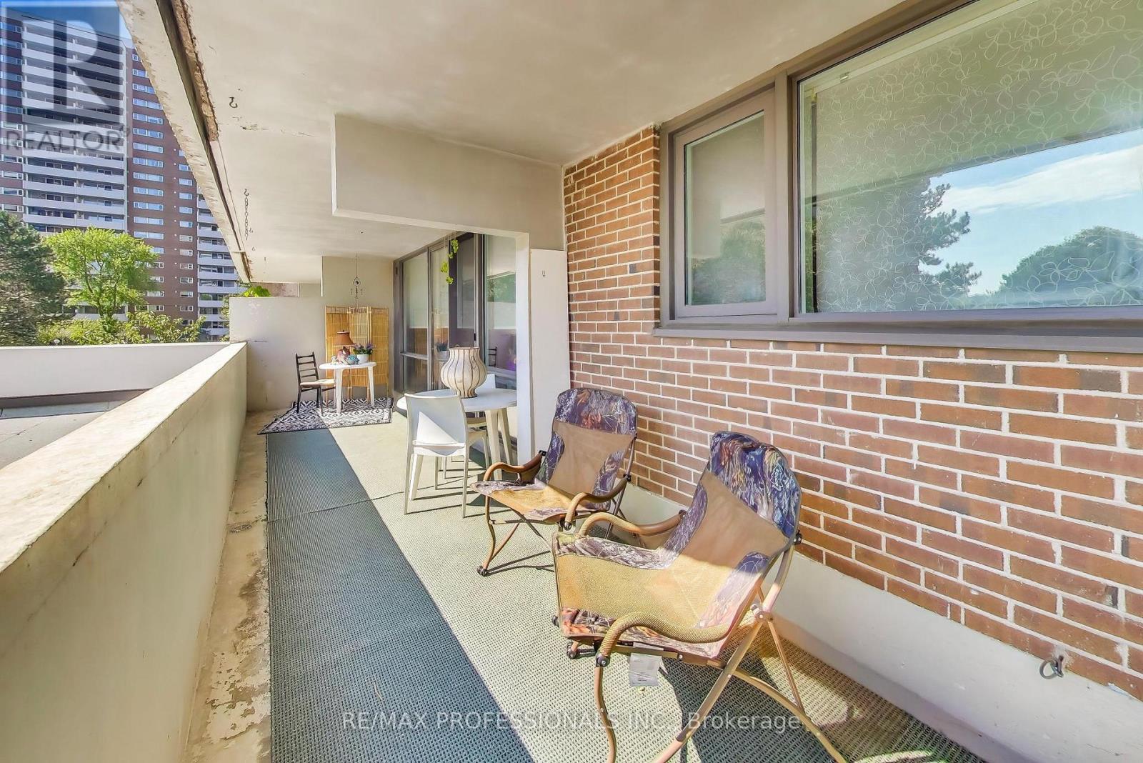 #207 260 SCARLETT ROAD - 20