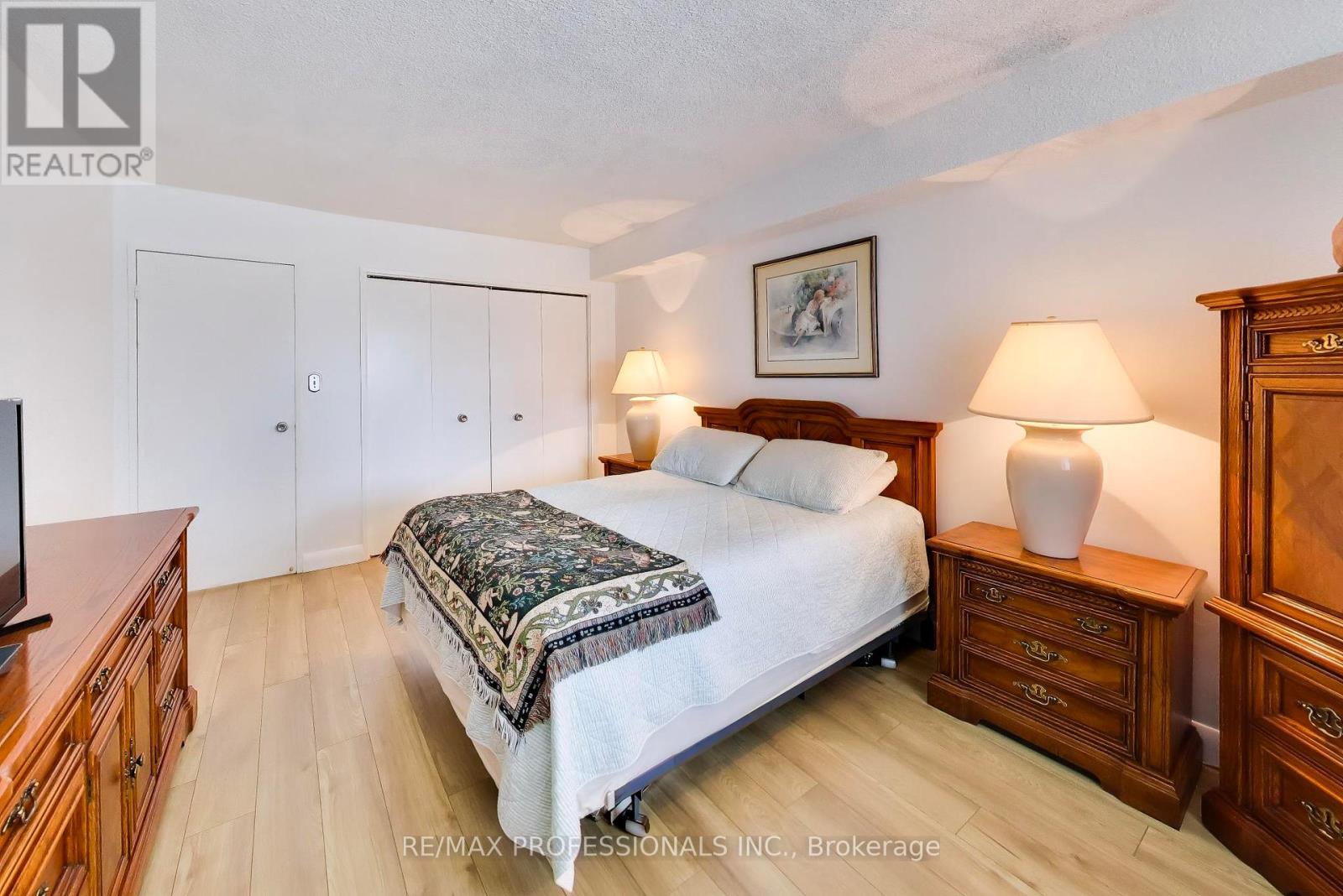 #207 260 SCARLETT ROAD - 23