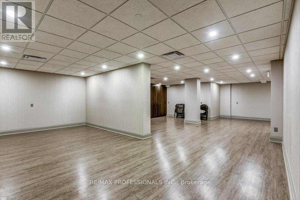 #207 260 SCARLETT ROAD - 32