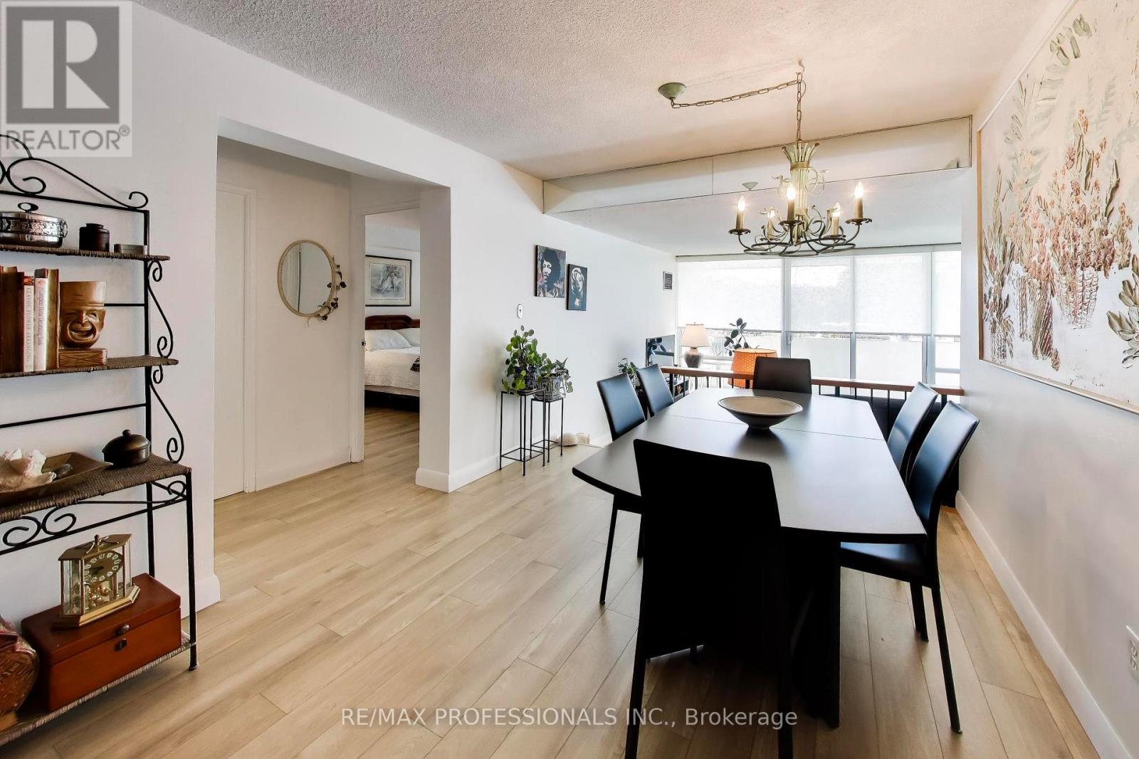 #207 260 SCARLETT ROAD - 8