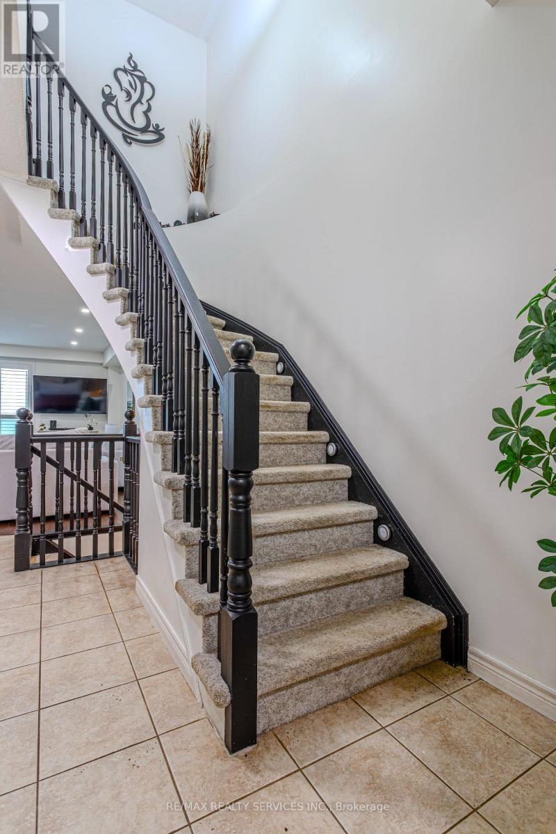 49 MARINA POINT CRESCENT N - 37